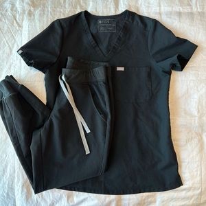 Black Figs scrubs set